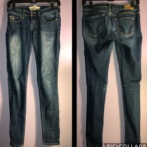 Hollister dark wash jeans Size 3R.